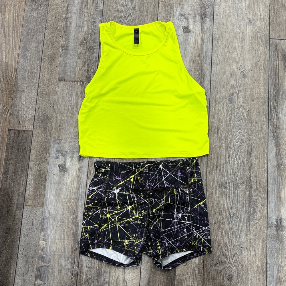 $6!!! Workout Outfit Bundle - Shorts & Crop Tank